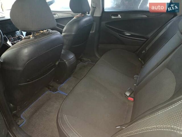 Черный Хендай Соната, объемом двигателя 2 л и пробегом 166 тыс. км за 9500 $, фото 2 на Automoto.ua