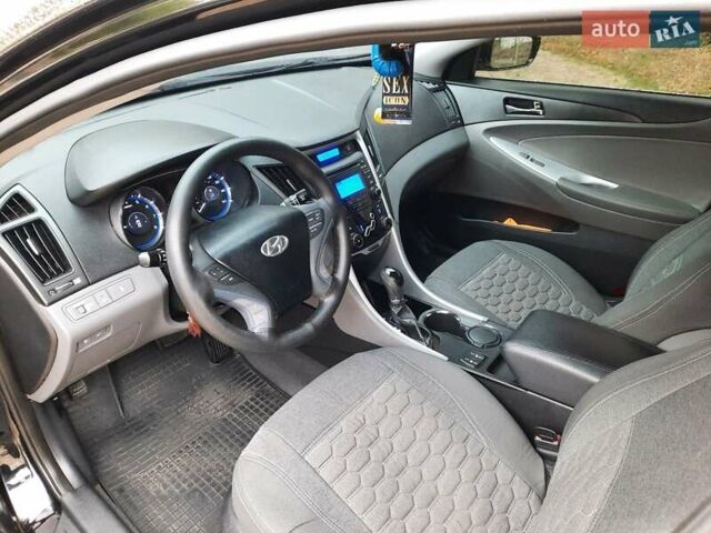 Чорний Хендай Соната, об'ємом двигуна 2.4 л та пробігом 185 тис. км за 8999 $, фото 10 на Automoto.ua