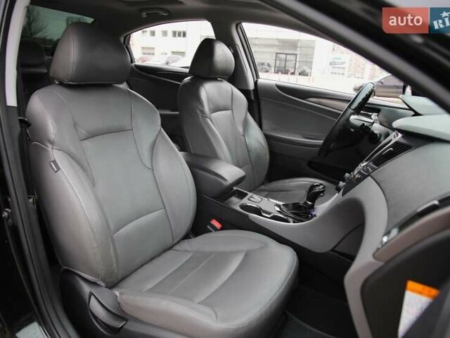 Черный Хендай Соната, объемом двигателя 2.36 л и пробегом 196 тыс. км за 9800 $, фото 9 на Automoto.ua