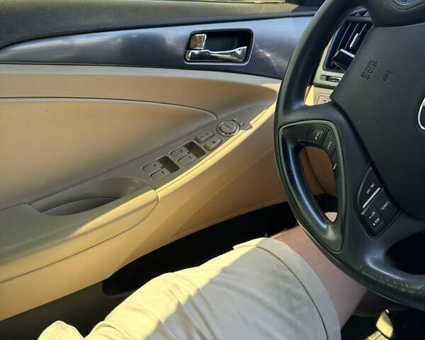 Чорний Хендай Соната, об'ємом двигуна 2.4 л та пробігом 174 тис. км за 9000 $, фото 13 на Automoto.ua