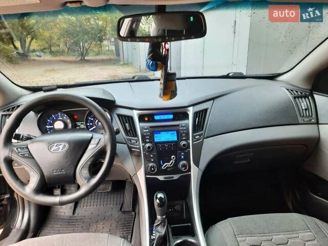 Чорний Хендай Соната, об'ємом двигуна 2.4 л та пробігом 185 тис. км за 8999 $, фото 19 на Automoto.ua