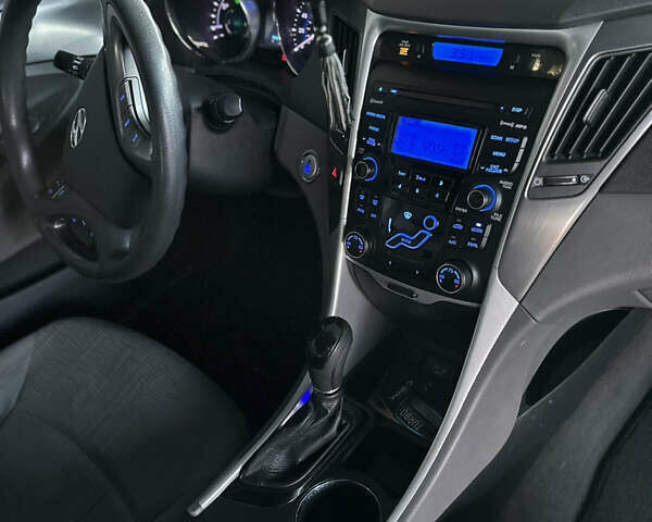 Черный Хендай Соната, объемом двигателя 2.36 л и пробегом 243 тыс. км за 8500 $, фото 25 на Automoto.ua