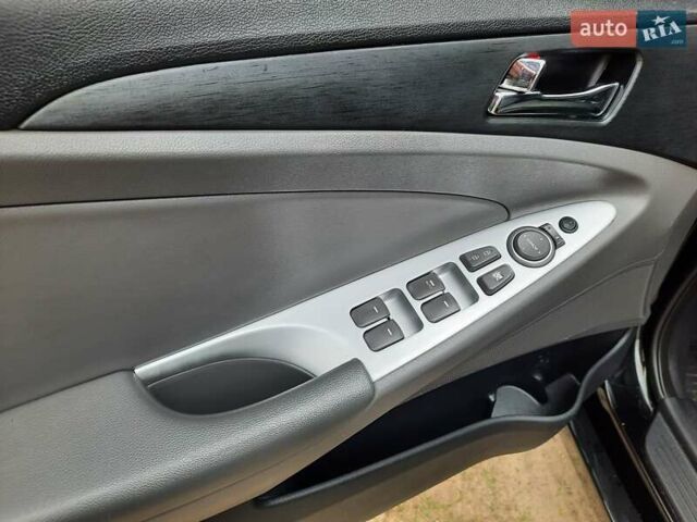 Чорний Хендай Соната, об'ємом двигуна 2.4 л та пробігом 185 тис. км за 8999 $, фото 16 на Automoto.ua