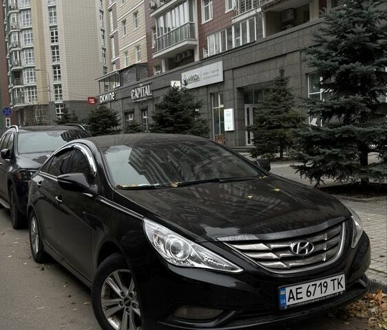 Черный Хендай Соната, объемом двигателя 2 л и пробегом 300 тыс. км за 6000 $, фото 2 на Automoto.ua