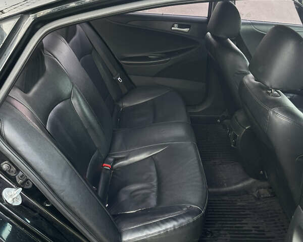Черный Хендай Соната, объемом двигателя 2 л и пробегом 200 тыс. км за 6800 $, фото 17 на Automoto.ua