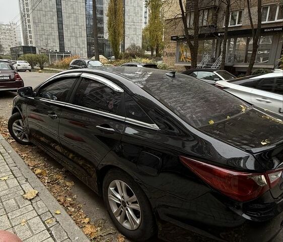 Черный Хендай Соната, объемом двигателя 2 л и пробегом 300 тыс. км за 6000 $, фото 4 на Automoto.ua