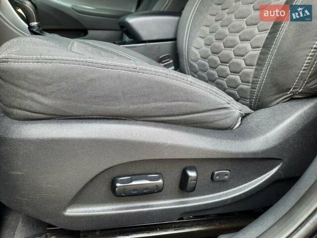 Чорний Хендай Соната, об'ємом двигуна 2.4 л та пробігом 185 тис. км за 8999 $, фото 17 на Automoto.ua