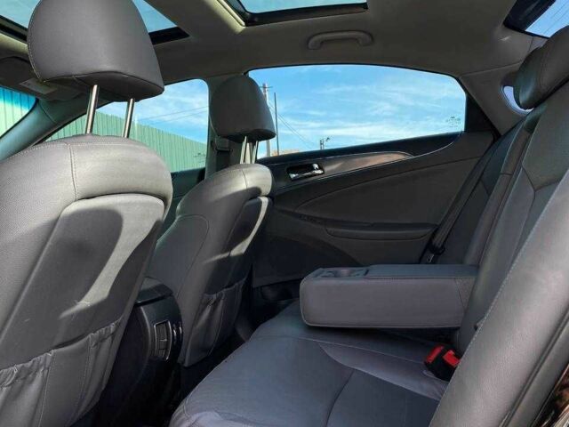 Черный Хендай Соната, объемом двигателя 2.4 л и пробегом 198 тыс. км за 8990 $, фото 22 на Automoto.ua