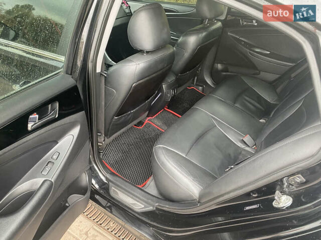 Чорний Хендай Соната, об'ємом двигуна 2 л та пробігом 200 тис. км за 9000 $, фото 12 на Automoto.ua