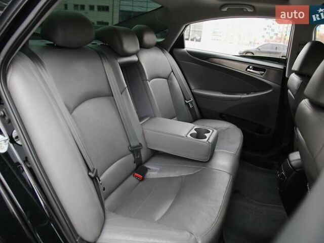 Черный Хендай Соната, объемом двигателя 2.36 л и пробегом 196 тыс. км за 9800 $, фото 8 на Automoto.ua