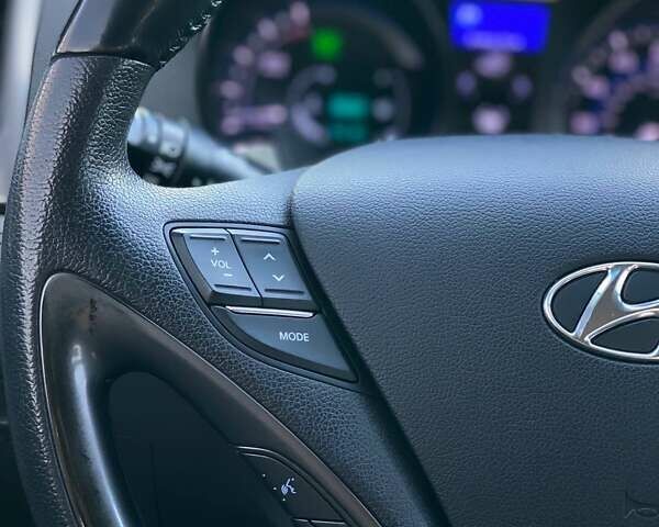 Чорний Хендай Соната, об'ємом двигуна 2.36 л та пробігом 198 тис. км за 8990 $, фото 26 на Automoto.ua