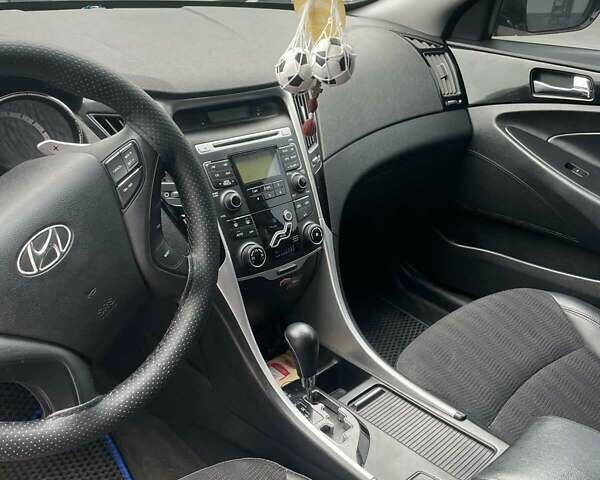 Черный Хендай Соната, объемом двигателя 2.36 л и пробегом 180 тыс. км за 8700 $, фото 1 на Automoto.ua