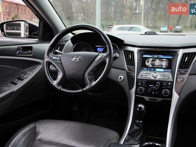 Черный Хендай Соната, объемом двигателя 2.36 л и пробегом 196 тыс. км за 9800 $, фото 10 на Automoto.ua