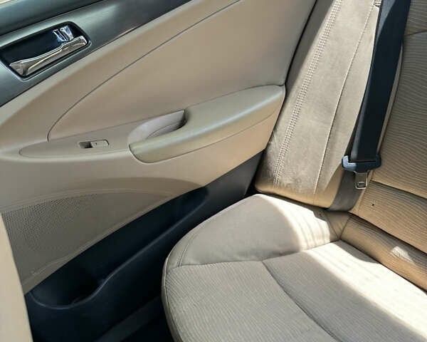 Чорний Хендай Соната, об'ємом двигуна 2.4 л та пробігом 174 тис. км за 9000 $, фото 11 на Automoto.ua