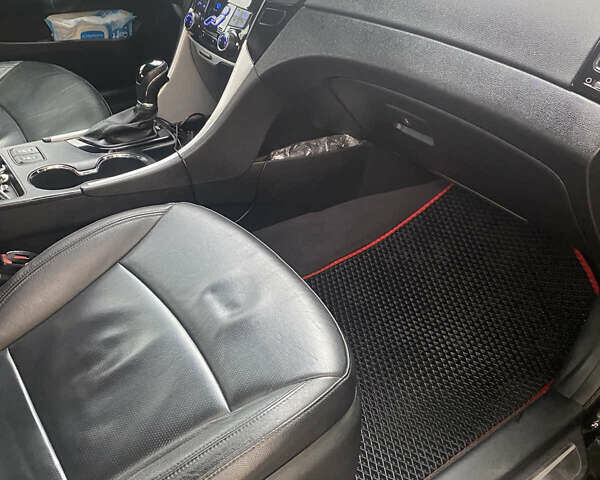 Чорний Хендай Соната, об'ємом двигуна 2 л та пробігом 200 тис. км за 9000 $, фото 8 на Automoto.ua