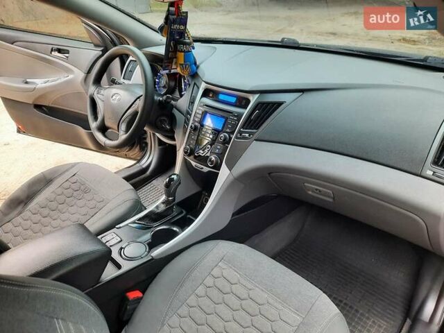 Чорний Хендай Соната, об'ємом двигуна 2.4 л та пробігом 185 тис. км за 8999 $, фото 18 на Automoto.ua