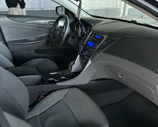 Черный Хендай Соната, объемом двигателя 2.36 л и пробегом 243 тыс. км за 8500 $, фото 22 на Automoto.ua