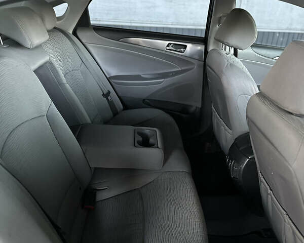 Черный Хендай Соната, объемом двигателя 2.36 л и пробегом 243 тыс. км за 8500 $, фото 27 на Automoto.ua