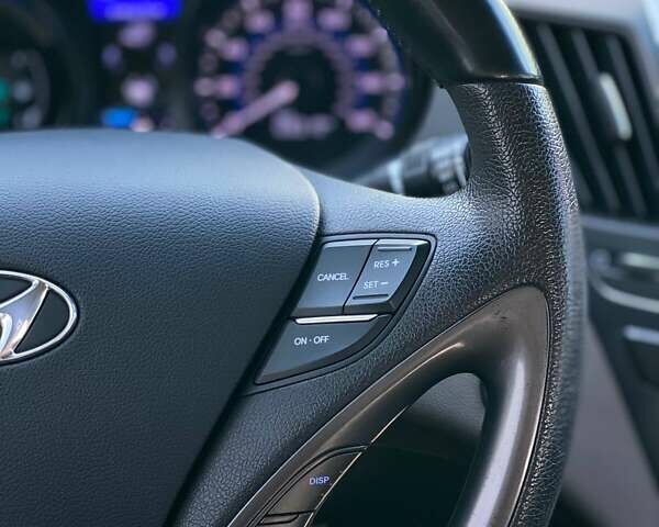 Чорний Хендай Соната, об'ємом двигуна 2.36 л та пробігом 198 тис. км за 8990 $, фото 29 на Automoto.ua