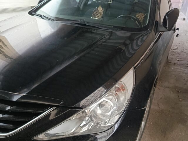 Черный Хендай Соната, объемом двигателя 2 л и пробегом 166 тыс. км за 9500 $, фото 1 на Automoto.ua