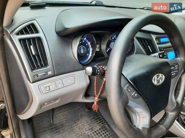 Чорний Хендай Соната, об'ємом двигуна 2.4 л та пробігом 185 тис. км за 8999 $, фото 14 на Automoto.ua