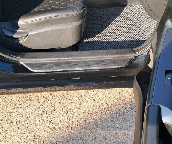 Черный Хендай Соната, объемом двигателя 2 л и пробегом 170 тыс. км за 7730 $, фото 7 на Automoto.ua