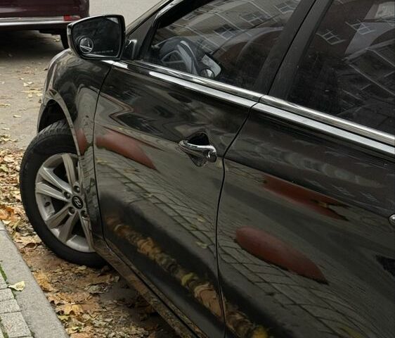Черный Хендай Соната, объемом двигателя 2 л и пробегом 300 тыс. км за 6000 $, фото 5 на Automoto.ua