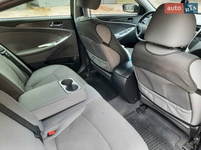 Чорний Хендай Соната, об'ємом двигуна 2.4 л та пробігом 185 тис. км за 8999 $, фото 21 на Automoto.ua