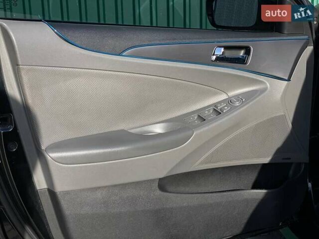 Чорний Хендай Соната, об'ємом двигуна 2.36 л та пробігом 198 тис. км за 8990 $, фото 18 на Automoto.ua