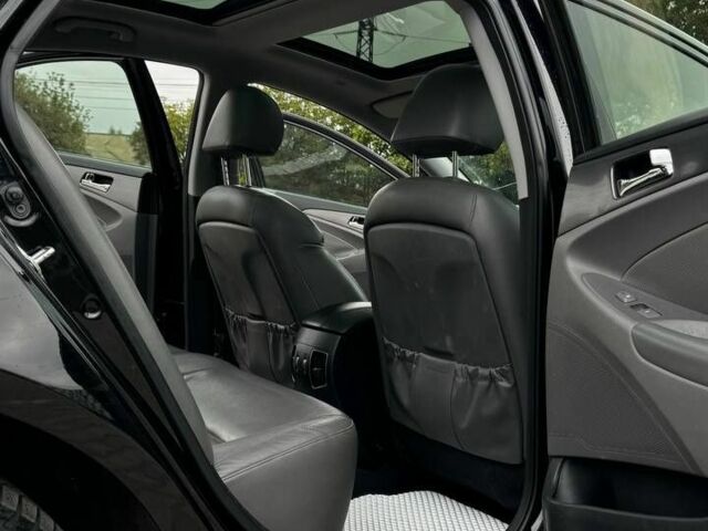 Чорний Хендай Соната, об'ємом двигуна 2.4 л та пробігом 260 тис. км за 8300 $, фото 5 на Automoto.ua