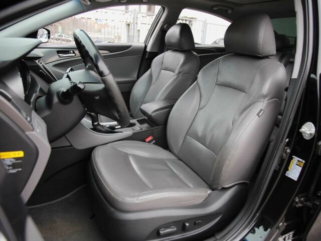 Черный Хендай Соната, объемом двигателя 2.4 л и пробегом 196 тыс. км за 9800 $, фото 6 на Automoto.ua