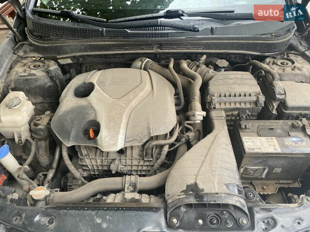 Чорний Хендай Соната, об'ємом двигуна 2 л та пробігом 200 тис. км за 9000 $, фото 5 на Automoto.ua