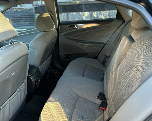 Черный Хендай Соната, объемом двигателя 2.36 л и пробегом 243 тыс. км за 8500 $, фото 17 на Automoto.ua