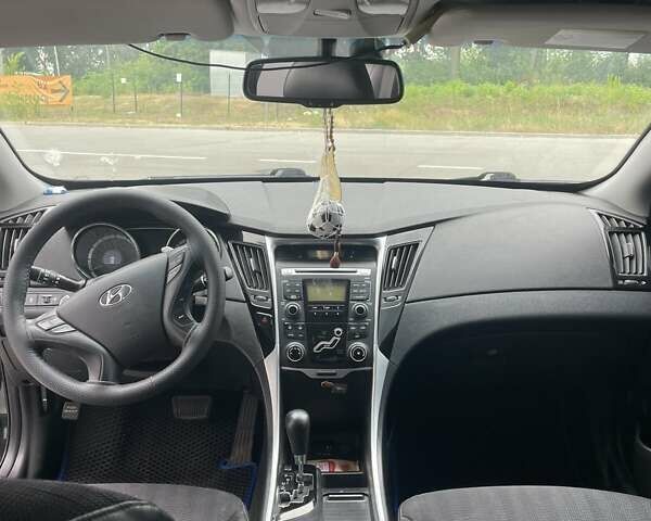 Черный Хендай Соната, объемом двигателя 2.36 л и пробегом 180 тыс. км за 8700 $, фото 10 на Automoto.ua