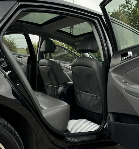 Чорний Хендай Соната, об'ємом двигуна 2.36 л та пробігом 260 тис. км за 8300 $, фото 7 на Automoto.ua