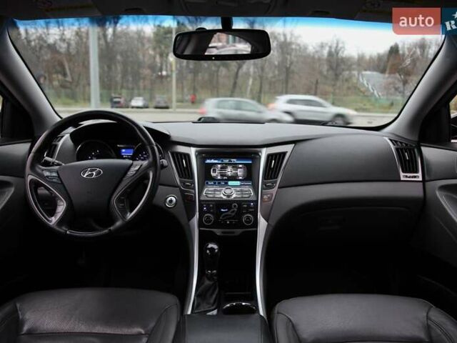 Черный Хендай Соната, объемом двигателя 2.36 л и пробегом 196 тыс. км за 9800 $, фото 11 на Automoto.ua