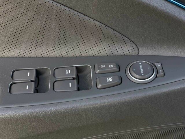 Черный Хендай Соната, объемом двигателя 2.4 л и пробегом 198 тыс. км за 8990 $, фото 12 на Automoto.ua