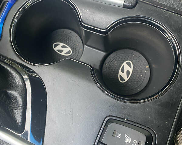 Чорний Хендай Соната, об'ємом двигуна 2 л та пробігом 200 тис. км за 9000 $, фото 19 на Automoto.ua