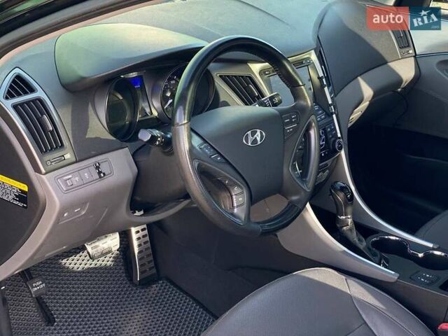 Чорний Хендай Соната, об'ємом двигуна 2.36 л та пробігом 198 тис. км за 8990 $, фото 23 на Automoto.ua