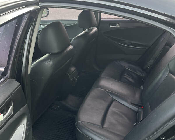 Черный Хендай Соната, объемом двигателя 2 л и пробегом 200 тыс. км за 6800 $, фото 16 на Automoto.ua