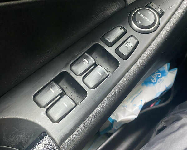 Чорний Хендай Соната, об'ємом двигуна 2 л та пробігом 200 тис. км за 9000 $, фото 20 на Automoto.ua