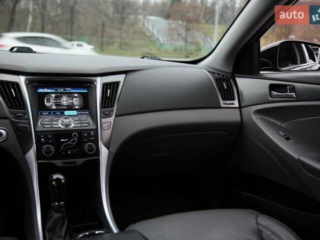 Черный Хендай Соната, объемом двигателя 2.36 л и пробегом 196 тыс. км за 9800 $, фото 12 на Automoto.ua