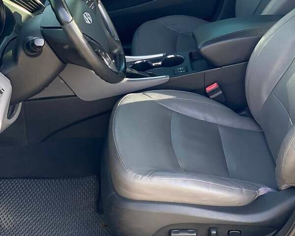 Чорний Хендай Соната, об'ємом двигуна 2.36 л та пробігом 198 тис. км за 8990 $, фото 22 на Automoto.ua