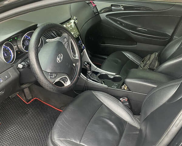 Чорний Хендай Соната, об'ємом двигуна 2 л та пробігом 200 тис. км за 9000 $, фото 4 на Automoto.ua