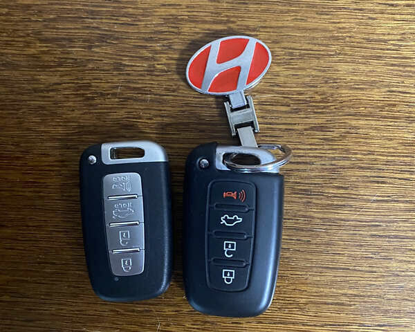 Чорний Хендай Соната, об'ємом двигуна 2 л та пробігом 200 тис. км за 9000 $, фото 21 на Automoto.ua