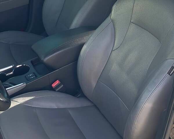 Чорний Хендай Соната, об'ємом двигуна 2.36 л та пробігом 198 тис. км за 8990 $, фото 24 на Automoto.ua