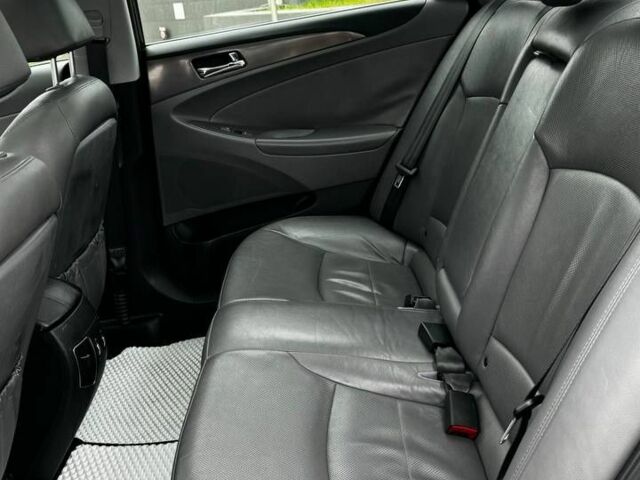 Чорний Хендай Соната, об'ємом двигуна 2.4 л та пробігом 260 тис. км за 8300 $, фото 6 на Automoto.ua