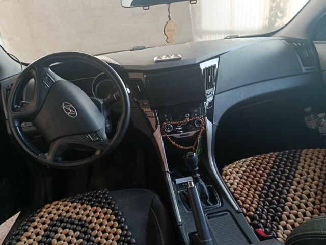 Черный Хендай Соната, объемом двигателя 2 л и пробегом 166 тыс. км за 9500 $, фото 5 на Automoto.ua