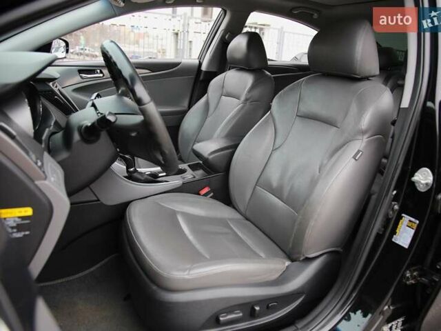 Черный Хендай Соната, объемом двигателя 2.36 л и пробегом 196 тыс. км за 9800 $, фото 6 на Automoto.ua