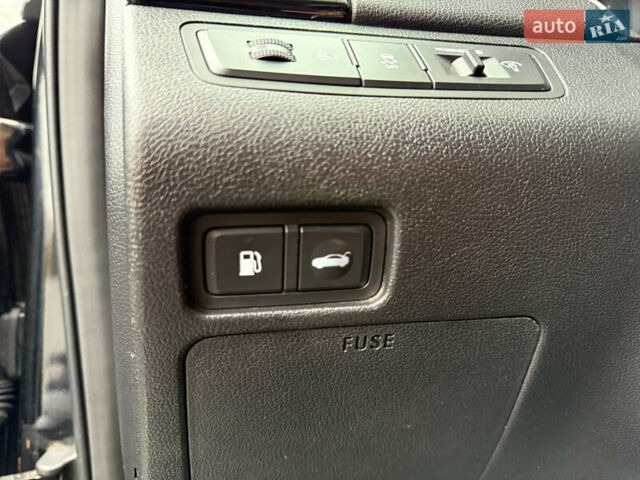 Черный Хендай Соната, объемом двигателя 2.4 л и пробегом 188 тыс. км за 12000 $, фото 22 на Automoto.ua